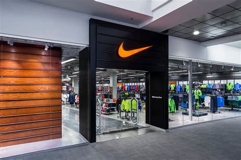 nike klamotten damen günstig|Nike Factory Stores.